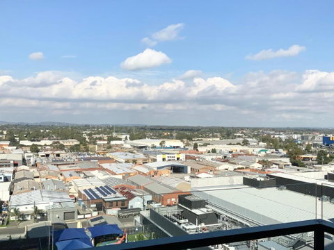 M-city Apartment - Executive Twin King Ensuites - Fully Equipped - Free Parking, Fast Wifi, Smart TV, Netflix, Complementary Drinks & Amenities - M-city Shopping Centre Clayton 3168 - Australian Directory 3