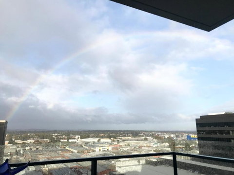 M-city Apartment - Executive Twin King Ensuites - Fully Equipped - Free Parking, Fast Wifi, Smart TV, Netflix, Complementary Drinks & Amenities - M-city Shopping Centre Clayton 3168 - Australian Directory 2