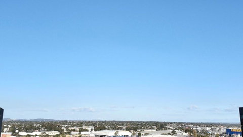 M-city Apartment - Executive Twin King Ensuites - Fully Equipped - Free Parking, Fast Wifi, Smart TV, Netflix, Complementary Drinks & Amenities - M-city Shopping Centre Clayton 3168 - Australian Directory 1