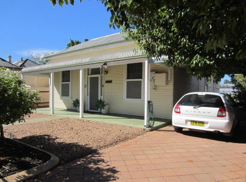 Maeville Cottage - Australian Directory 3