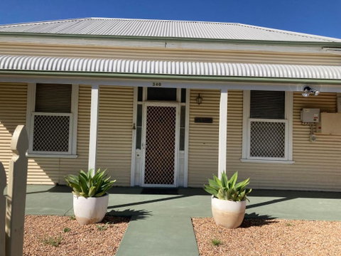 Maeville Cottage - Australian Directory 2