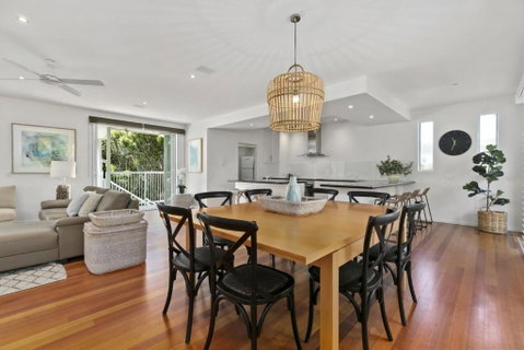 Maher Tce Stately Residence With Beach Side Charm - Australian Directory 1
