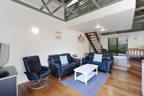 MAIN STAY - 100m To Patrolled Beach, Pool, Wifi, Close To Cafes - Australian Directory 2