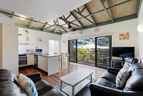 MAIN STAY - 100m To Patrolled Beach, Pool, Wifi, Close To Cafes - Australian Directory 0