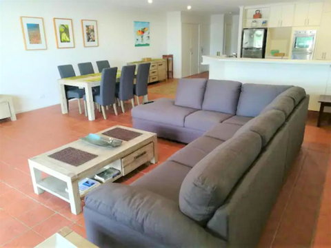 Main Street - Airlie Apartment - Australian Directory 0