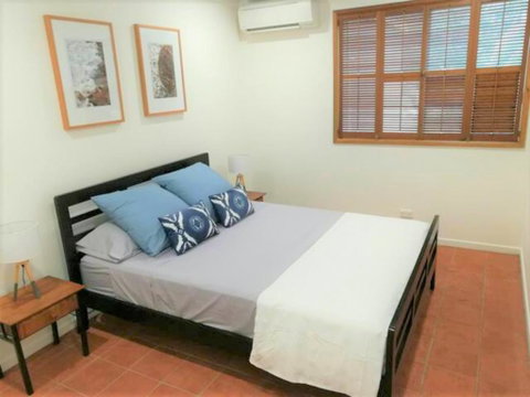 Main Street - Airlie Apartment - Australian Directory 2