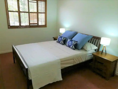 Main Street - Airlie Apartment - Australian Directory 3