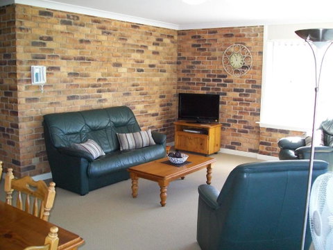 Mainsail 10 17 Owen Street - Australian Directory 1