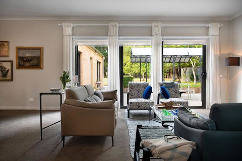 Maison 24 - Australian Directory 1
