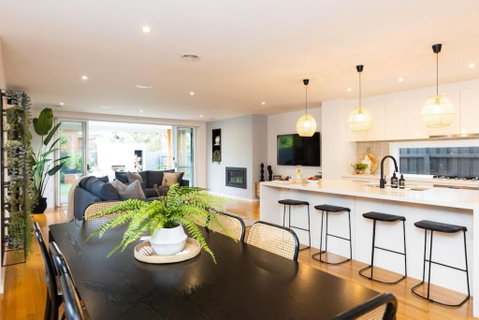 Making Memories - Ocean Grove - Australian Directory 1