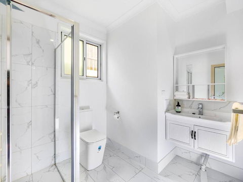 Malls At Doorstep 2-Bed Unit In Heart Of Cannon Hill - Australian Directory 3