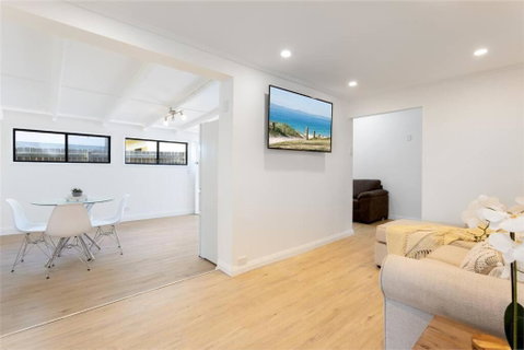 Manley St Retreat - Australian Directory 3