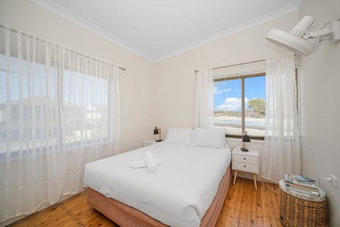 Manning Point Heights Upstairs - Australian Directory 2
