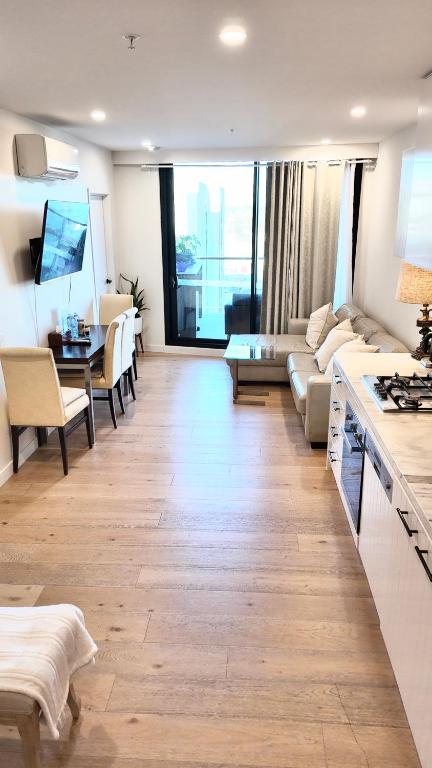 M-city Shopping Center Apartment - Executive Twin King Ensuites - Fully Equipped - Free Parking, Fast Wifi, Smart TV, Netflix, Complementary Drinks & Amenities - Clayton 3168 - Australian Directory 3