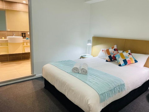 Mantra Deluxe Studio Darwin - Australian Directory 1