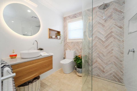 Marche Home Stay, Immaculate Presentation, Private & Relaxing - Australian Directory 3