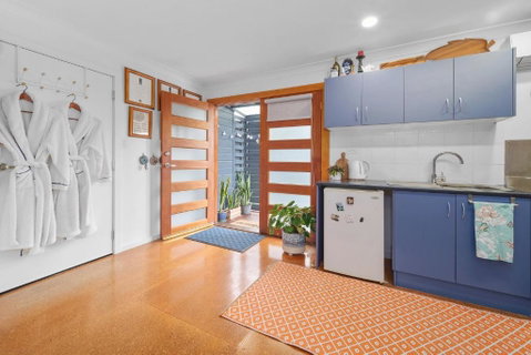 Marche Home Stay, Immaculate Presentation, Private & Relaxing - Australian Directory 2