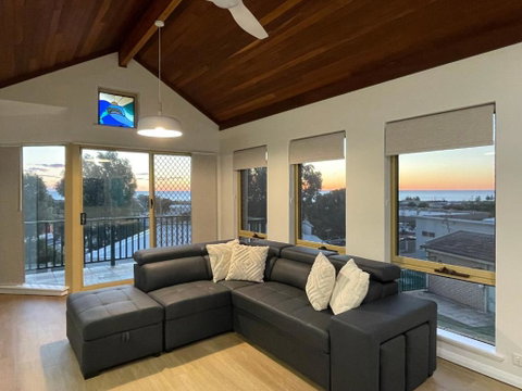 Marina Luxury Apartment & Marina Retreat Ground Floor With Ocean Views Beresford - Australian Directory 1