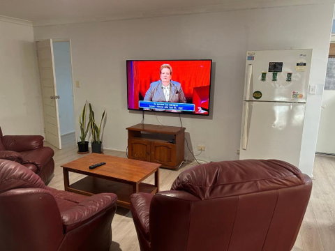 Master Room With Ensuite In A Lovely House - Australian Directory 1