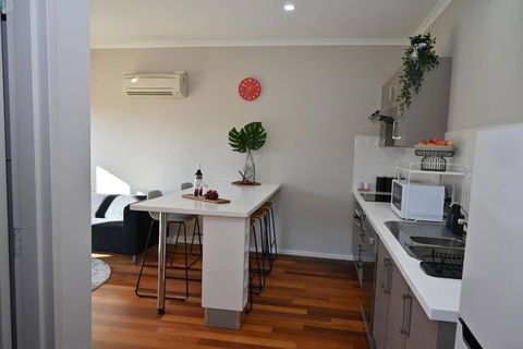 Mawson Red - Free Pool Access -Onsite Parking-Netflix-5 Mins To Mawson Interchange - Australian Directory 2