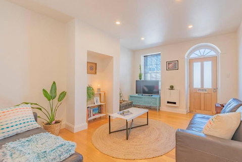 MELVINGTON BOUTIQUE APARTMENT IN HOBART CBD O - Australian Directory 0