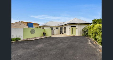 Merlot Verdelho Townhouses - Australian Directory 1