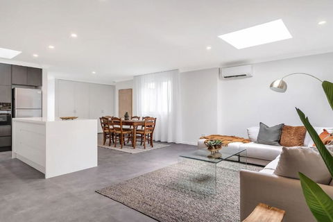 Modern Balmain Abode - Australian Directory 3