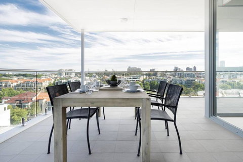 Minimalist Penthouse Condo With Skyline Vistas - Australian Directory 0