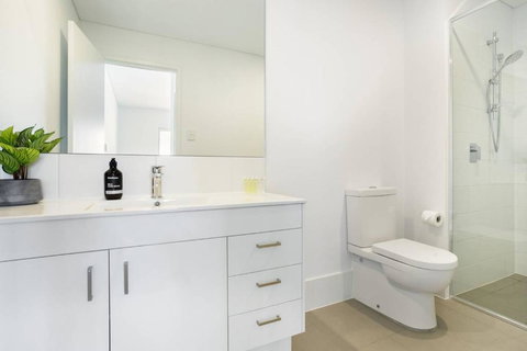 Minimalist Penthouse Condo With Skyline Vistas - Australian Directory 3