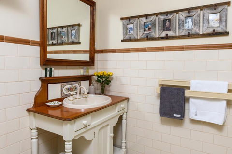 Miriams Cottage - Australian Directory 3