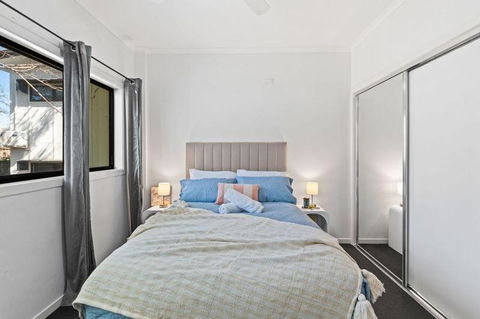Modern Apartment In The Heart Of Norman Park - Australian Directory 0