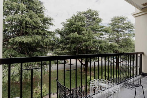 Modern Apartment In The Heart Of Canberra - Australian Directory 1
