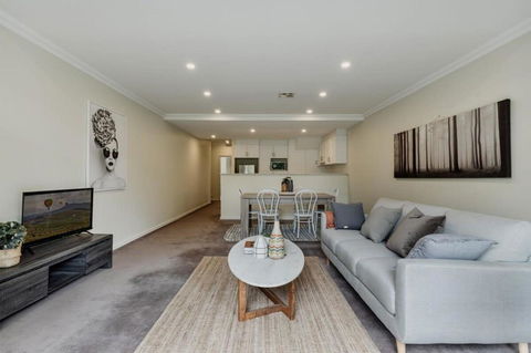 Modern Apartment In The Heart Of Canberra - Australian Directory 2