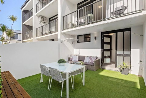 Modern Courtyard Oasis For Easy Beachside Living - Australian Directory 0