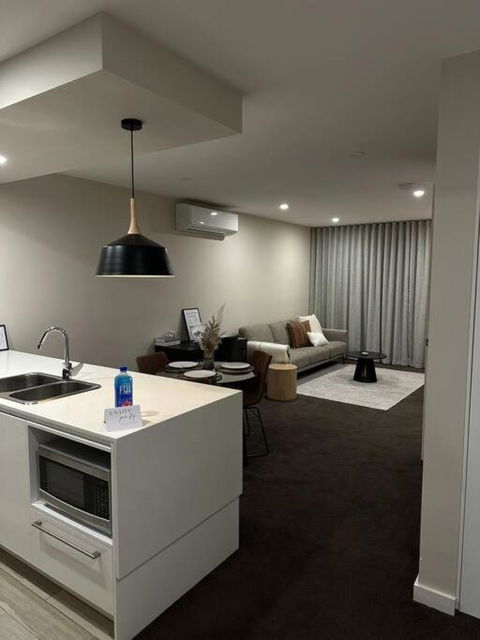 Modern Griffith Apartment - Australian Directory 1