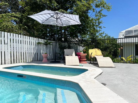 Modern Pool Oasis & Seaside Abode - Australian Directory 2