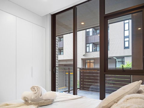 Modern Split Level 2Bed With Pool - Australian Directory 1