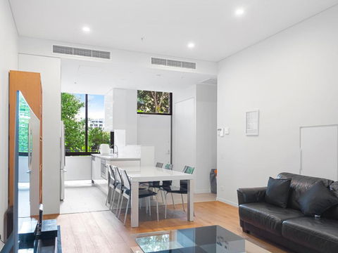 Modern Split Level 2Bed With Pool - Australian Directory 0
