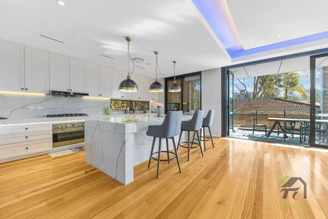 Modern Summer Palace In Epping - Australian Directory 3