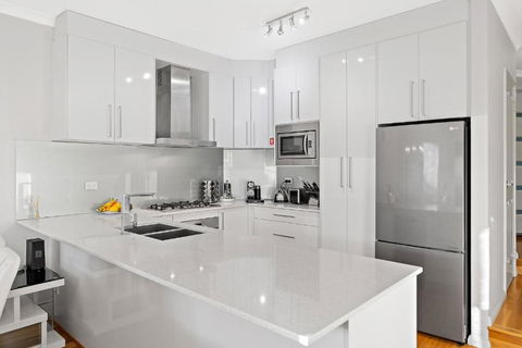 Modern Scarborough Townhouse - Australian Directory 3