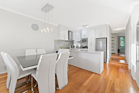 Modern Scarborough Townhouse - Australian Directory 0