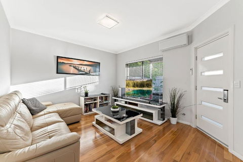 Modern Scarborough Townhouse - Australian Directory 1