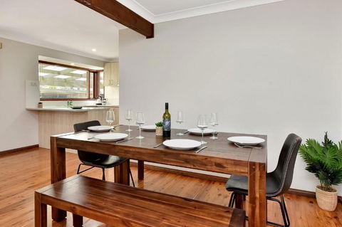 NEW PropertyBreezy Bayside Haven At Brightwaters - Australian Directory 3
