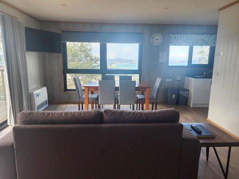 Mount Rumney Escapes - 5 Seaview Kangaroo House - Australian Directory 2