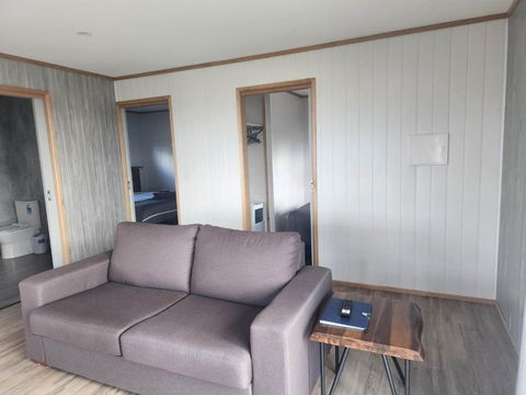 Mount Rumney Escapes - 5 Seaview Kangaroo House - Australian Directory 3
