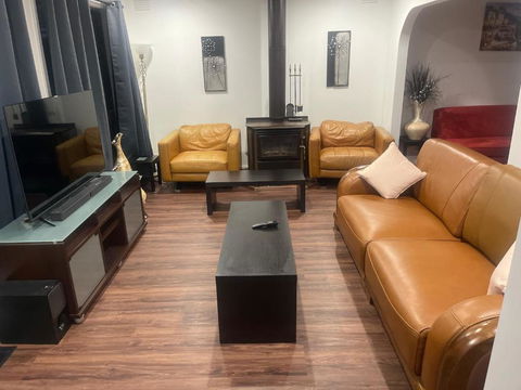 Newly Renovated House Near Melbourne Airport - Australian Directory 3