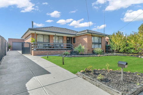 Newly Renovated House Near Melbourne Airport - Australian Directory 0