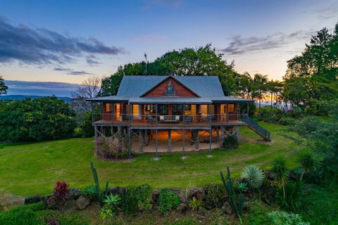 Mountain Retreat With Ocean Views And Fireplace - Australian Directory 0