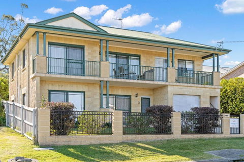 Mountain Views Milton - Australian Directory 2