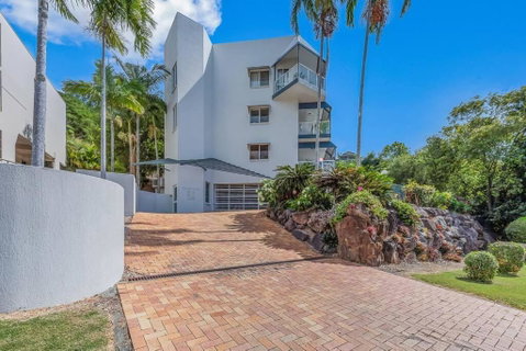 NEW! 2BR Whitsundays Oasis W/ Ocean Views - Australian Directory 3